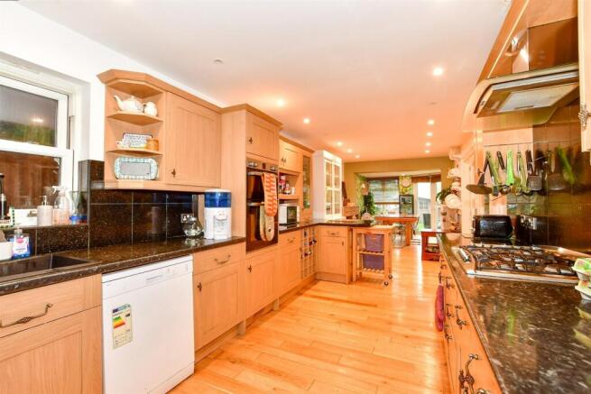 Kitchen/Breakfast Area