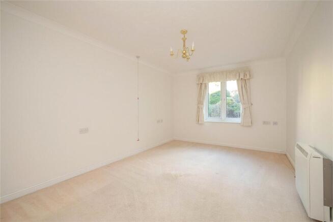 2 bed Flat for sale Image 12