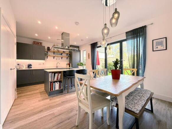 Juno Gardens, Highworth, SN6 photo 3
