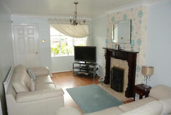 Lounge/ Dining Room