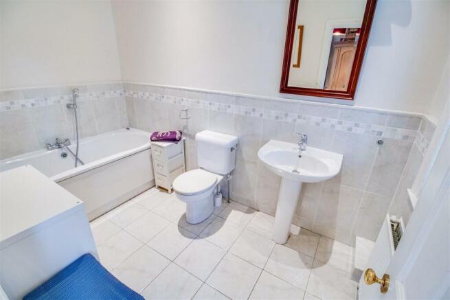 EN SUITE BATHROOM/W.C.