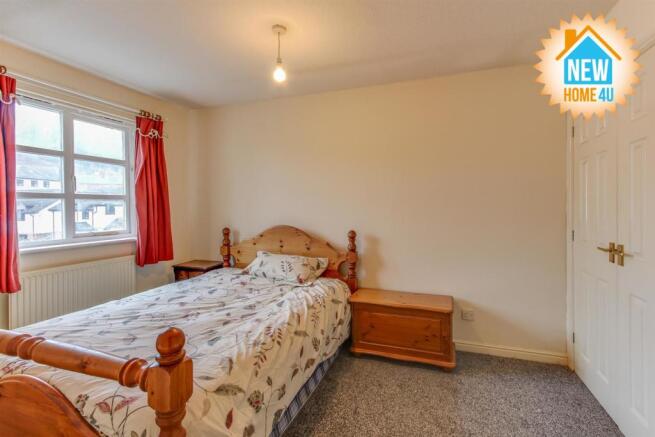MAIN BEDROOM: