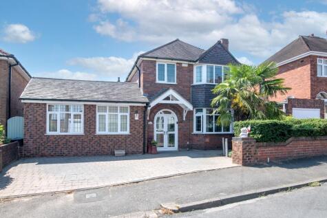 Wrens Avenue, FOXYARDS, TIPTON, DY4 8AF
