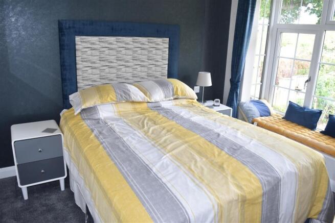 2 bed Park Home for sale Image 8