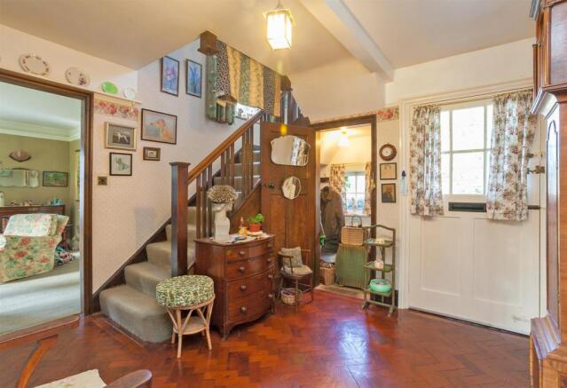 Hallway 1.jpg