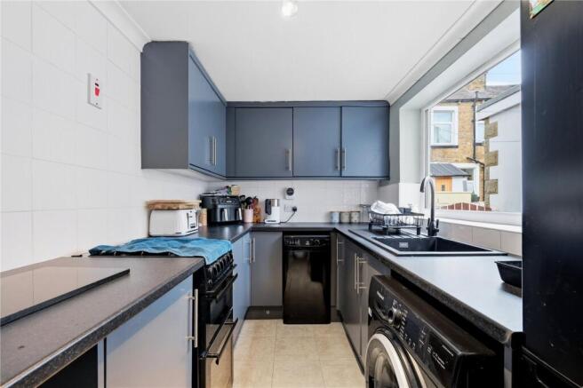3 bed Terraced to rent Image 7