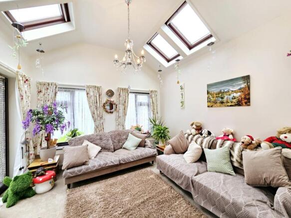 4 bed Detached for sale Image 6