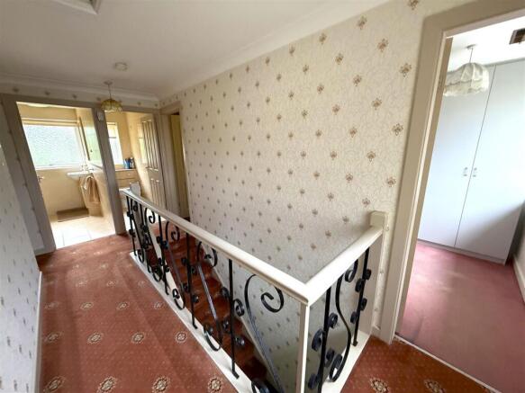 4 bed Detached for sale Image 8