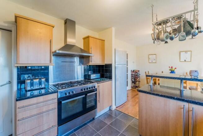 4 bed Detached for sale Image 4