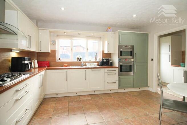 KITCHEN/BREAKFAST RM