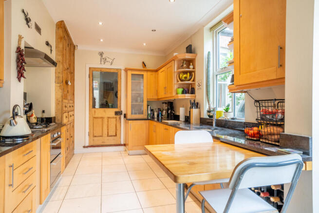 5 bed Town House for sale Image 5