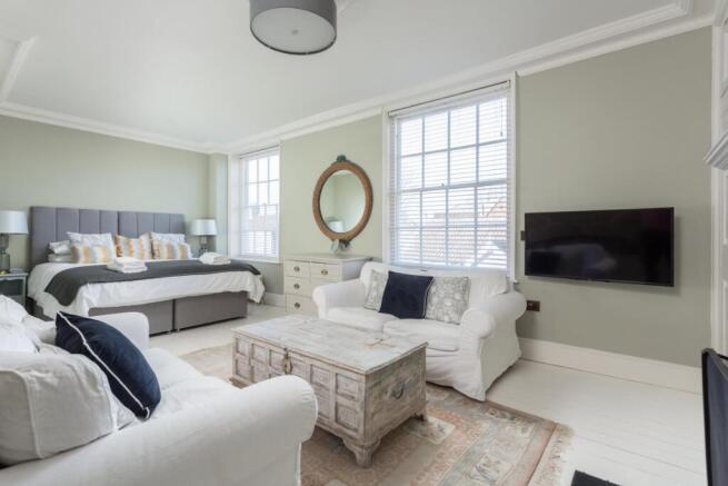 6 bed Semi-Detached for sale Image 7