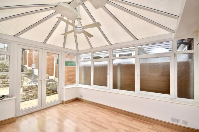 4 bed Bungalow for sale Image 10