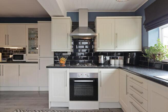 3 bed Semi-Detached for sale Image 11