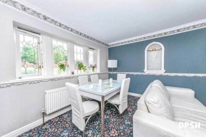 5 bed Detached for sale Image 7