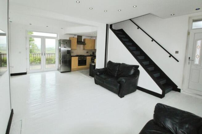 3 bed Semi-Detached for sale Image 4
