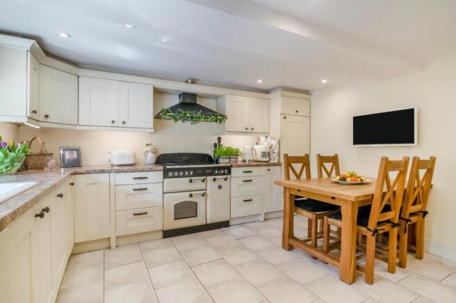 Kitchen/B'fast Room