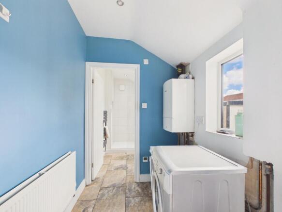 4 bed Semi-Detached for sale Image 12
