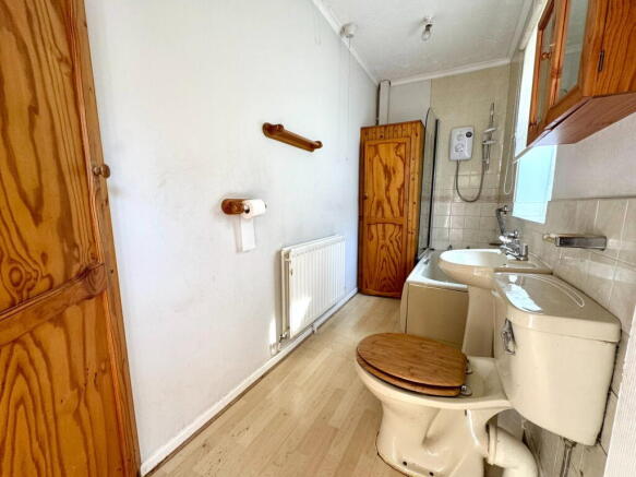 2 bed Semi-Detached Bungalow for sale Image 9