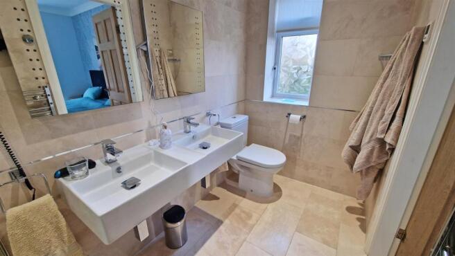 LUXURY EN-SUITE