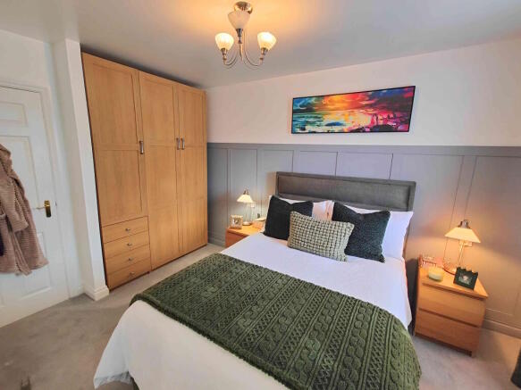 3 bed Town House for sale Image 11