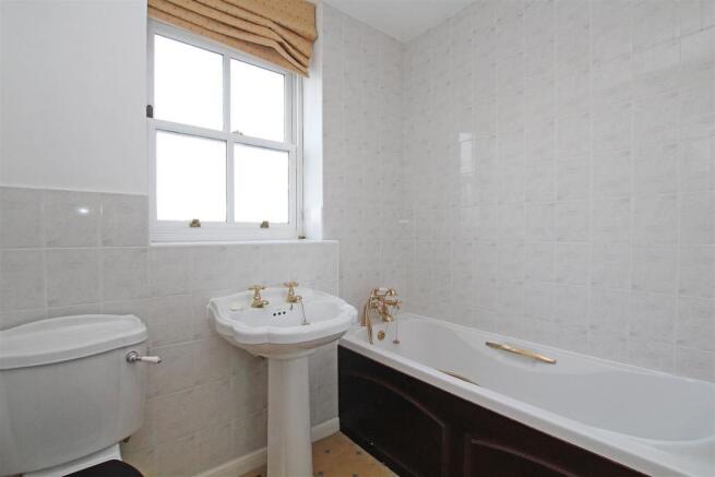 58KGG - FF Bathroom.jpg