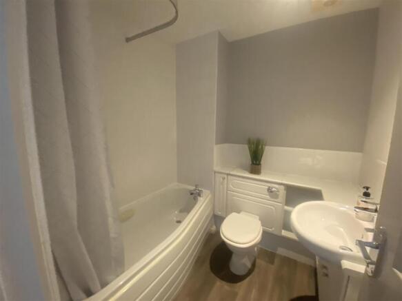 3 bed Apartment for sale Image 9