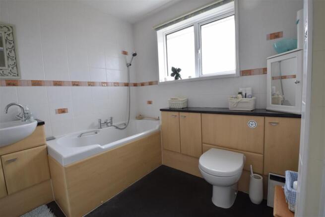 Bath/Shower Room/WC