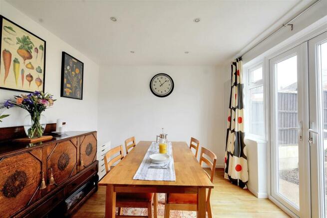 FULL WIDTH DINING KITCHEN