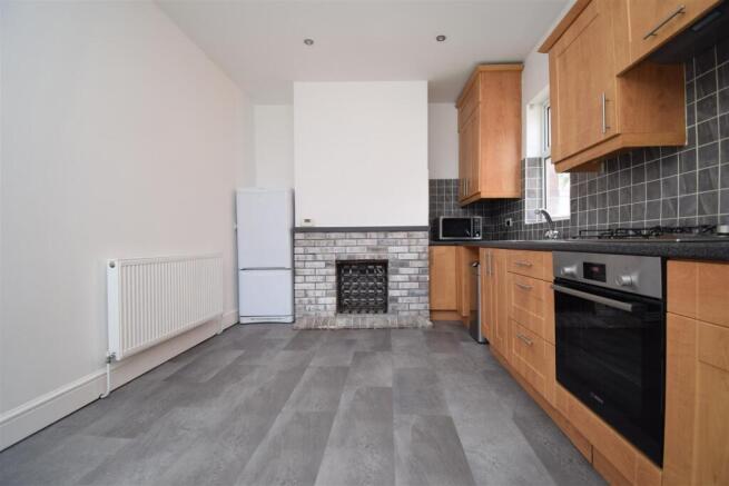 2 bed Semi-Detached to rent Image 5