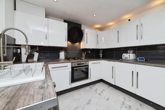 2 bed Semi-Detached for sale Image 4