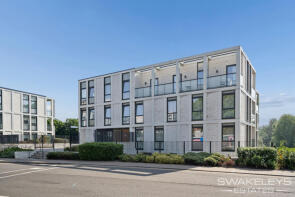 Flat 7, 102 Sunderland House, Churchill Road, Uxbridge UB10 0YQ