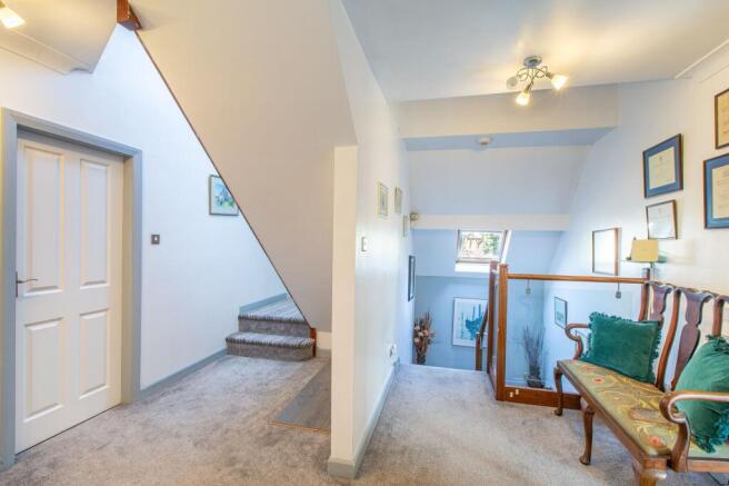 7 bed Detached for sale Image 12