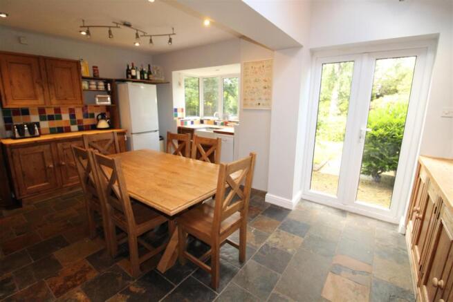 Kitchen 2.JPG