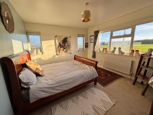 3 bed House for sale Image 8