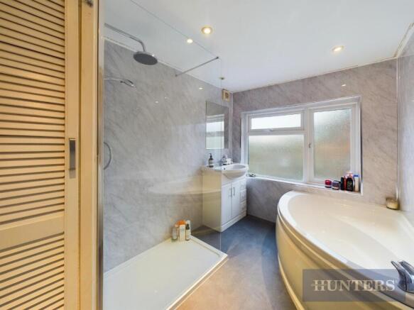 3 bed Apartment for sale Image 12