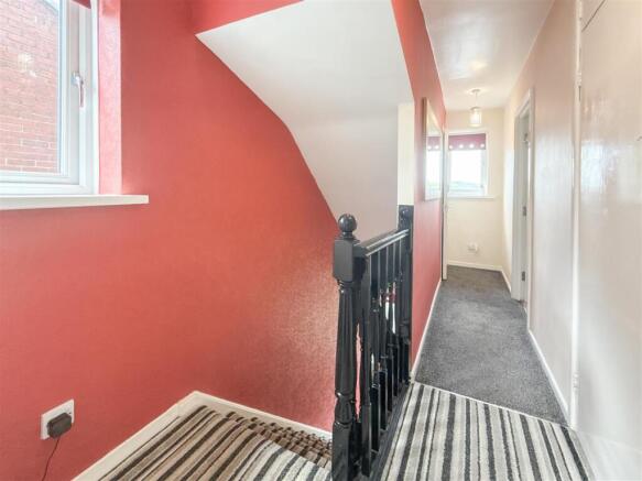 FIRST FLOOR LANDING