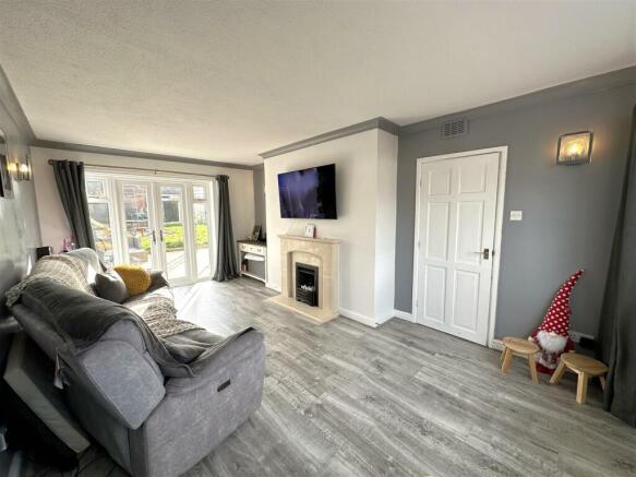 Lounge 832