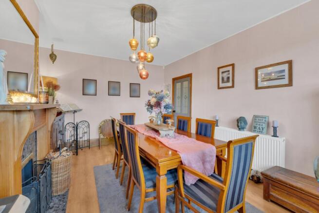4 bed Detached for sale Image 8
