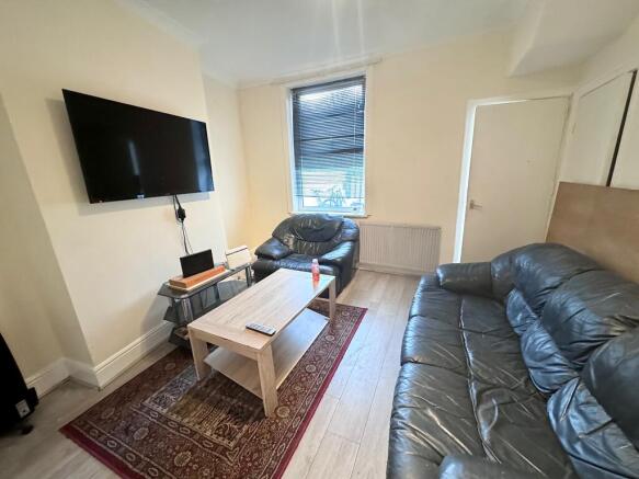 1 bed House Share to rent Image 4