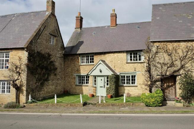 An original Tudor cottage...