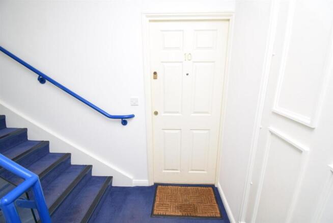 2 bed Flat to rent Image 11