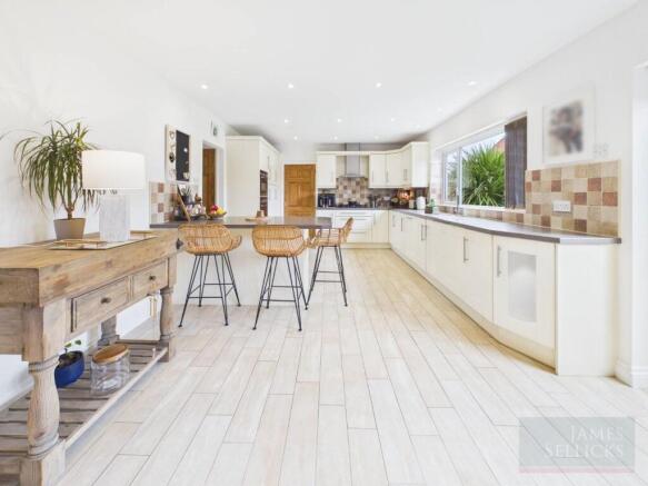 Open Plan Dining/Living Kitchen