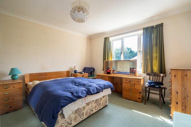Master Bedroom (With en-suite shower room)