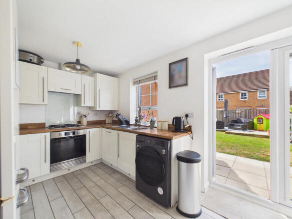 2 bed Semi-Detached for sale Image 8