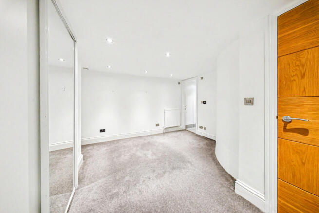 1 bed Flat for sale Image 10