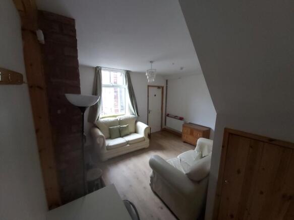 1 bed Ground Flat to rent Image 4