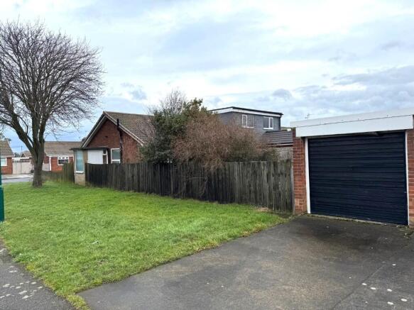 2 bed Semi-Detached Bungalow for sale Image 8