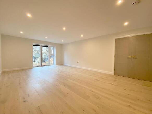2 bed Flat for sale Image 4