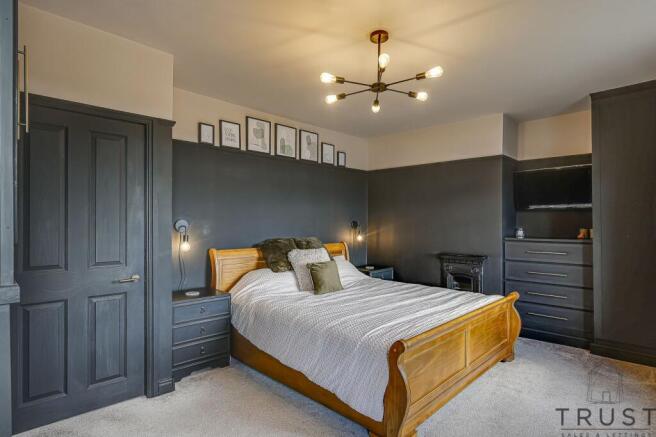 5 bed Detached for sale Image 6